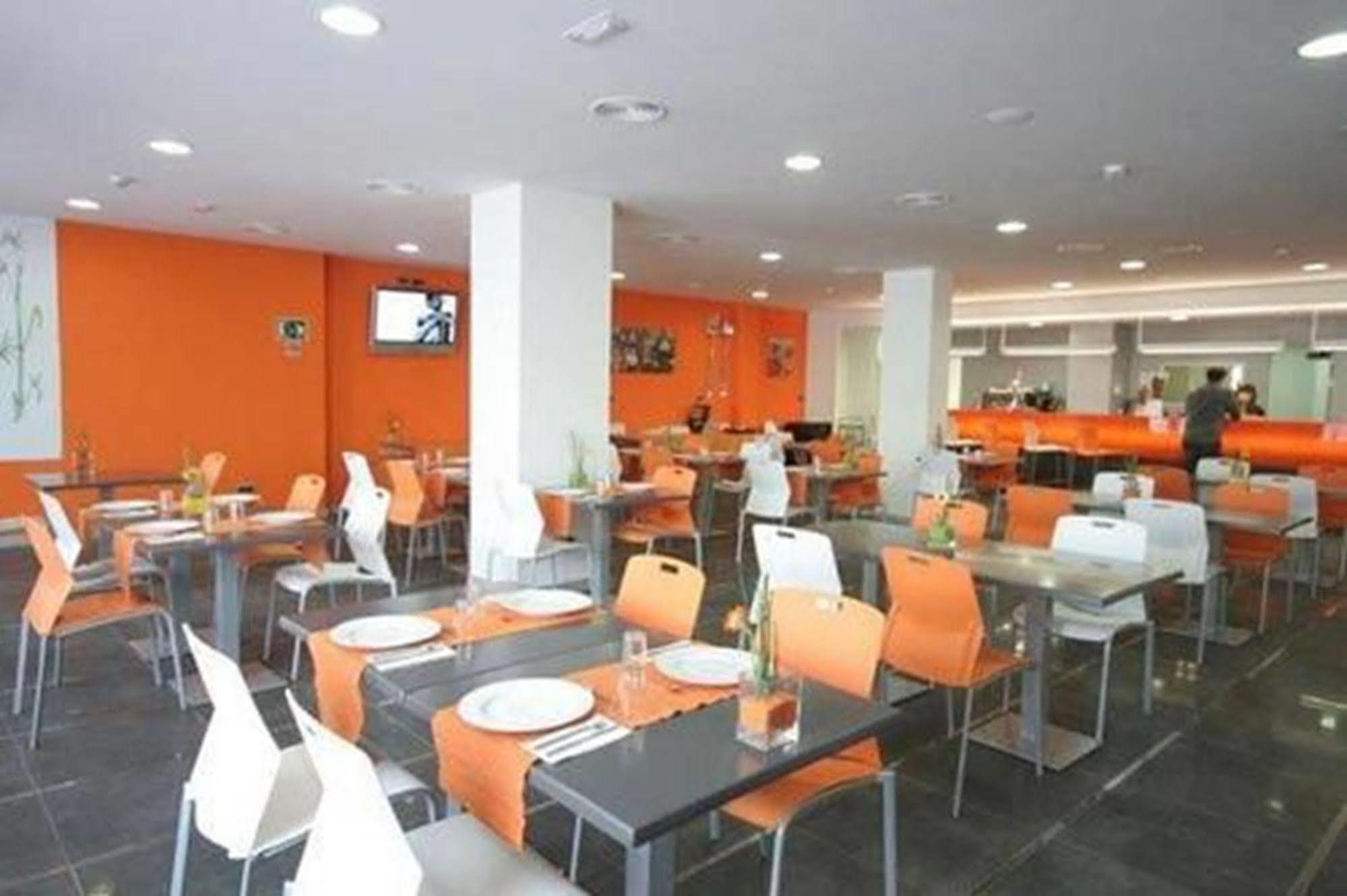 B&B Hotel Barcelona Rubí Restaurante foto